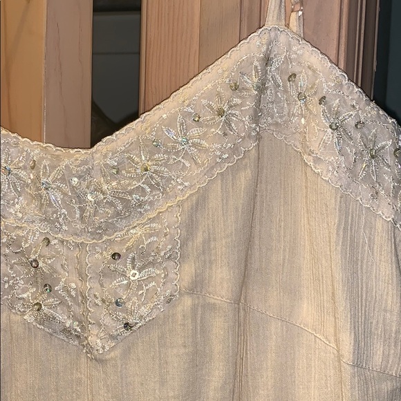 Beautiful beaded cream light flows dress - Picture 4 of 7